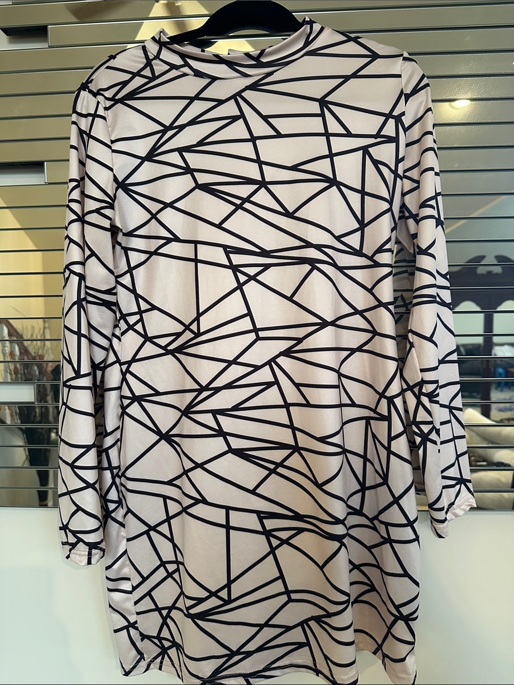 Women's Black & Cream Geometric Long Sleeve Top